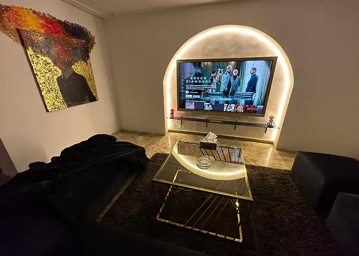 Modern 1-Bedroom Apartment In Zamalek Visits Allowed