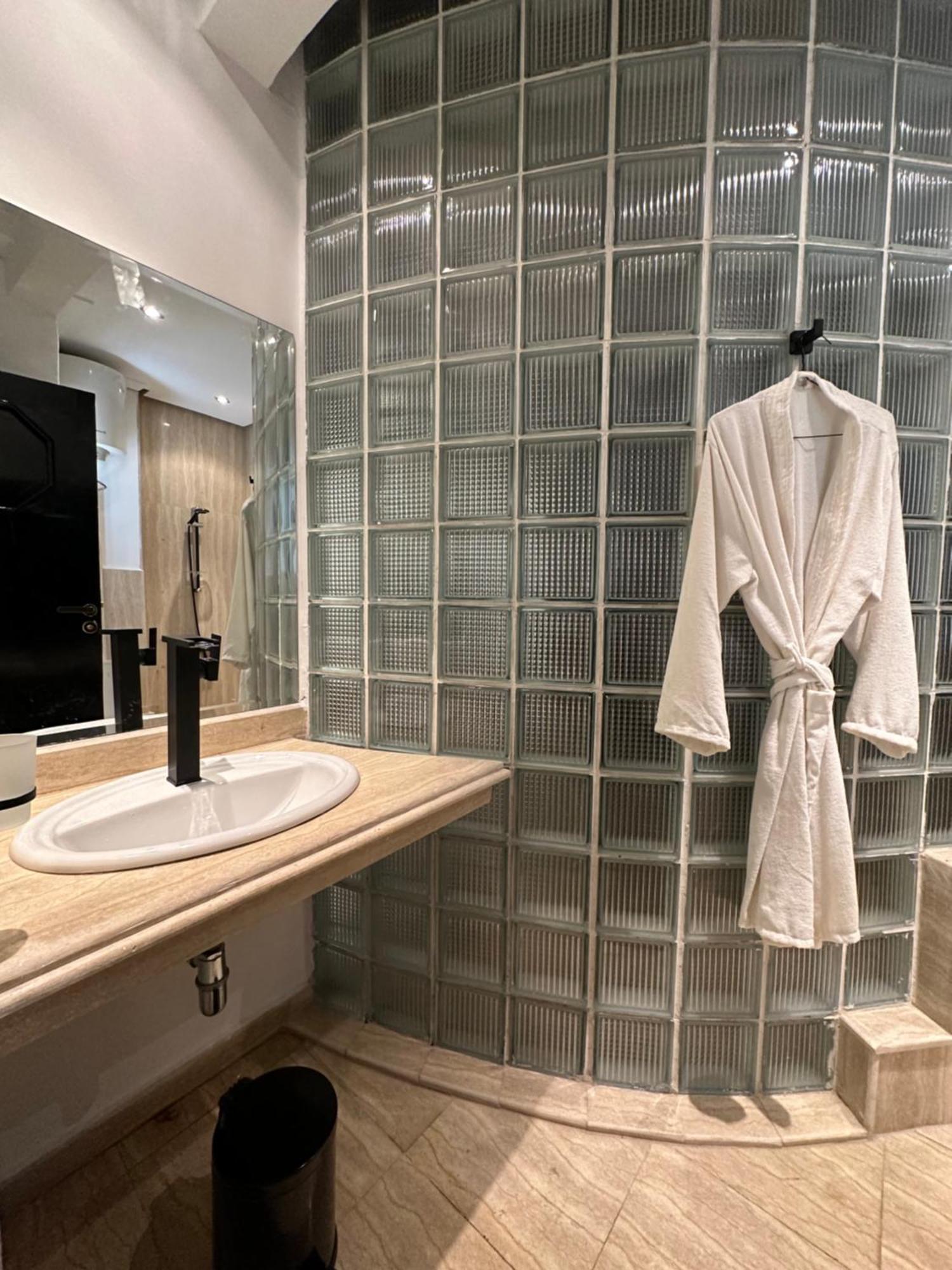 شقة Modern 1-bedroom In Zamalek Visits Allowed *