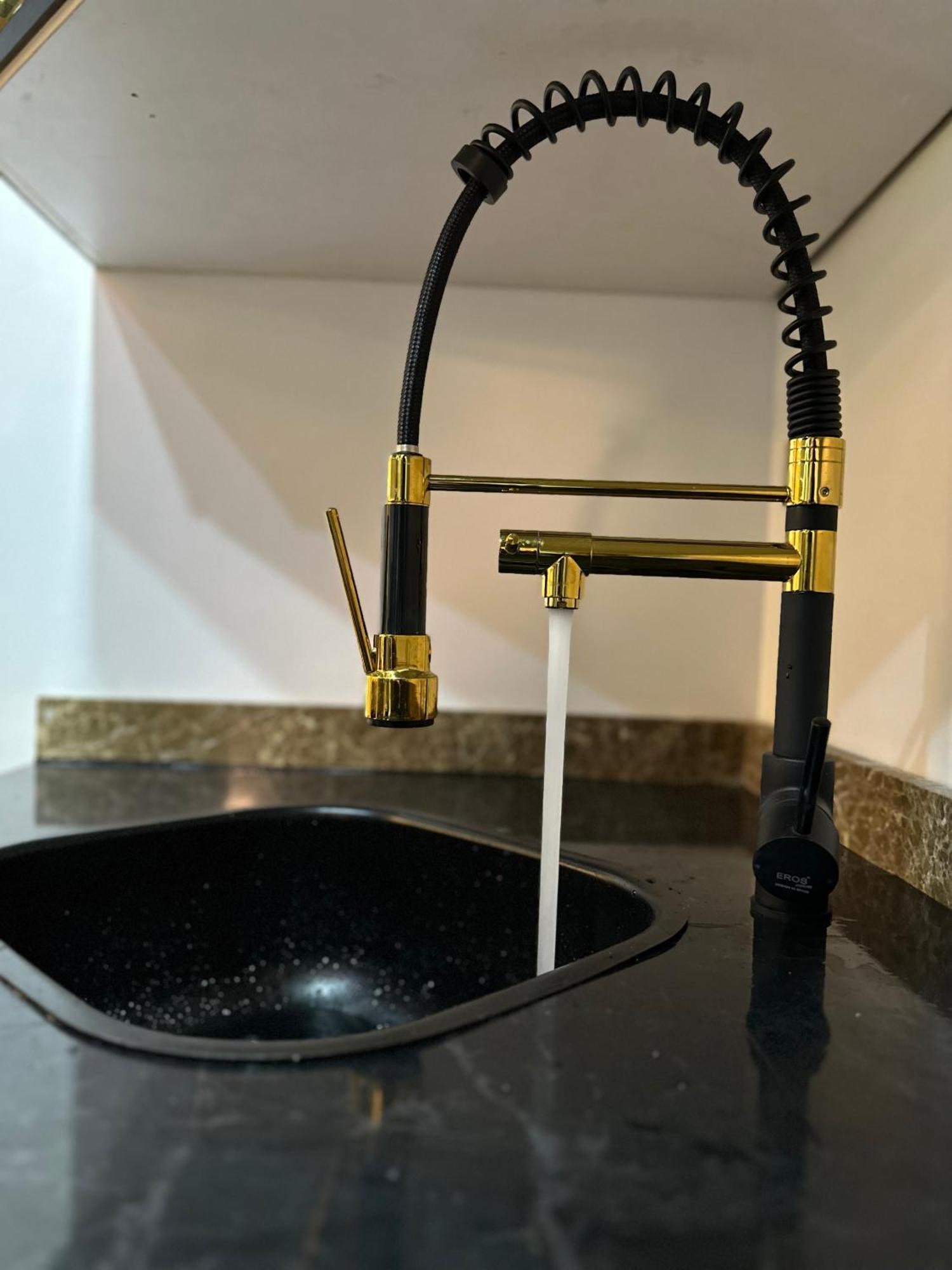 Modern 1-bedroom In Zamalek Visits Allowed Apartment