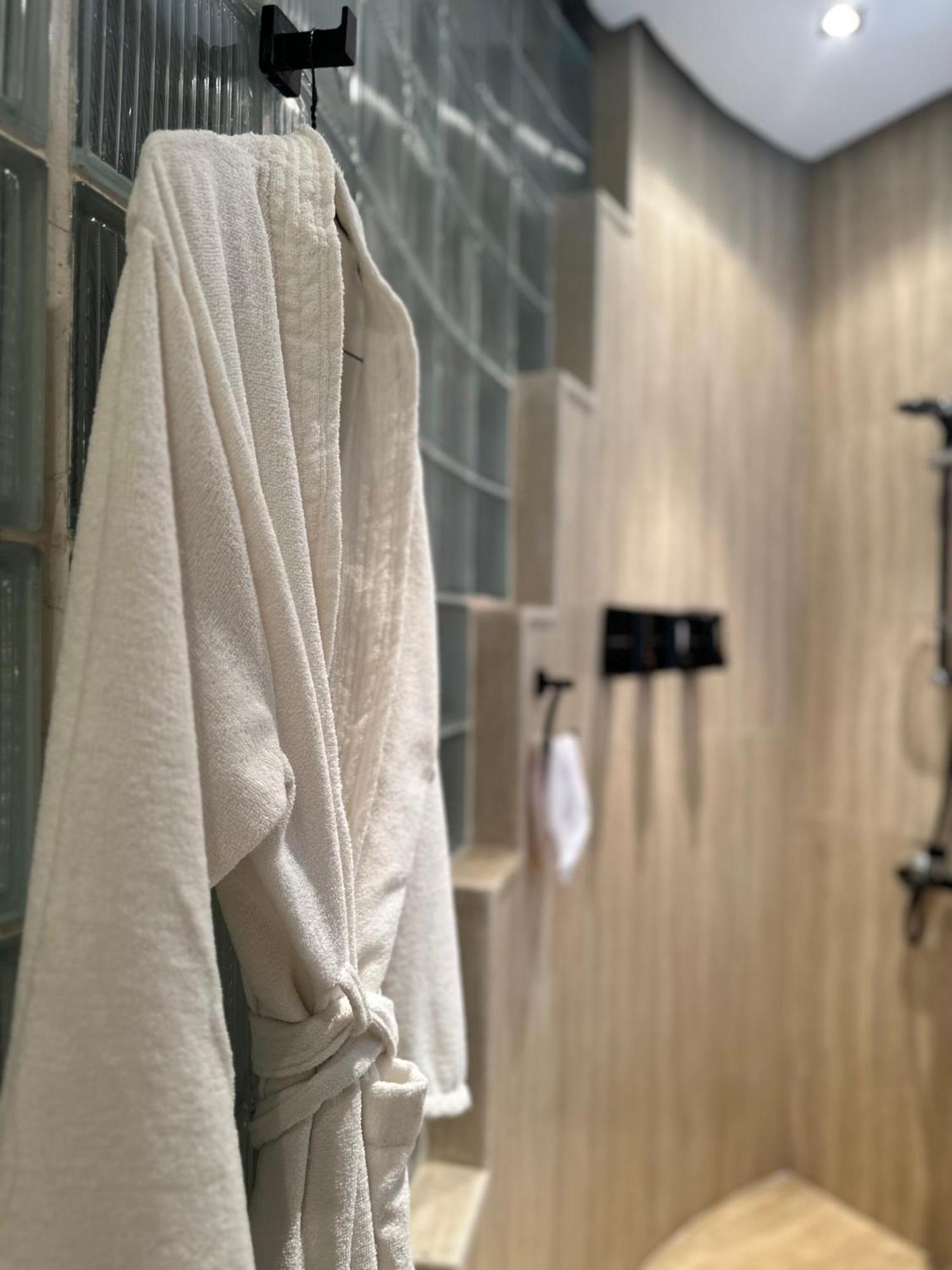 Modern 1-bedroom In Zamalek Visits Allowed Apartment Kairo
