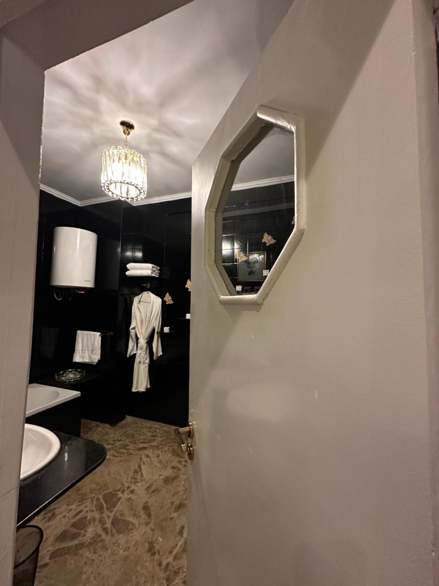 Modern 1-bedroom In Zamalek Visits Allowed Apartment