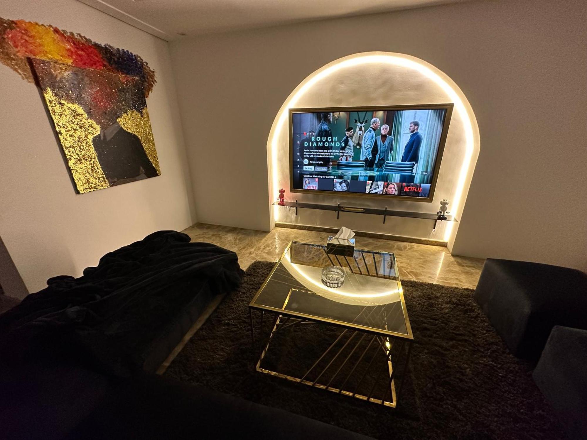 Modern 1-bedroom In Zamalek Visits Allowed Apartment